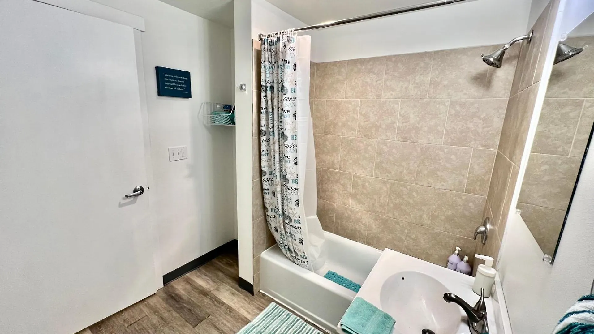 Private Room With Shared Bathroom On The 1St Floor 10 Minutes Walk To University Of Washington Seattle